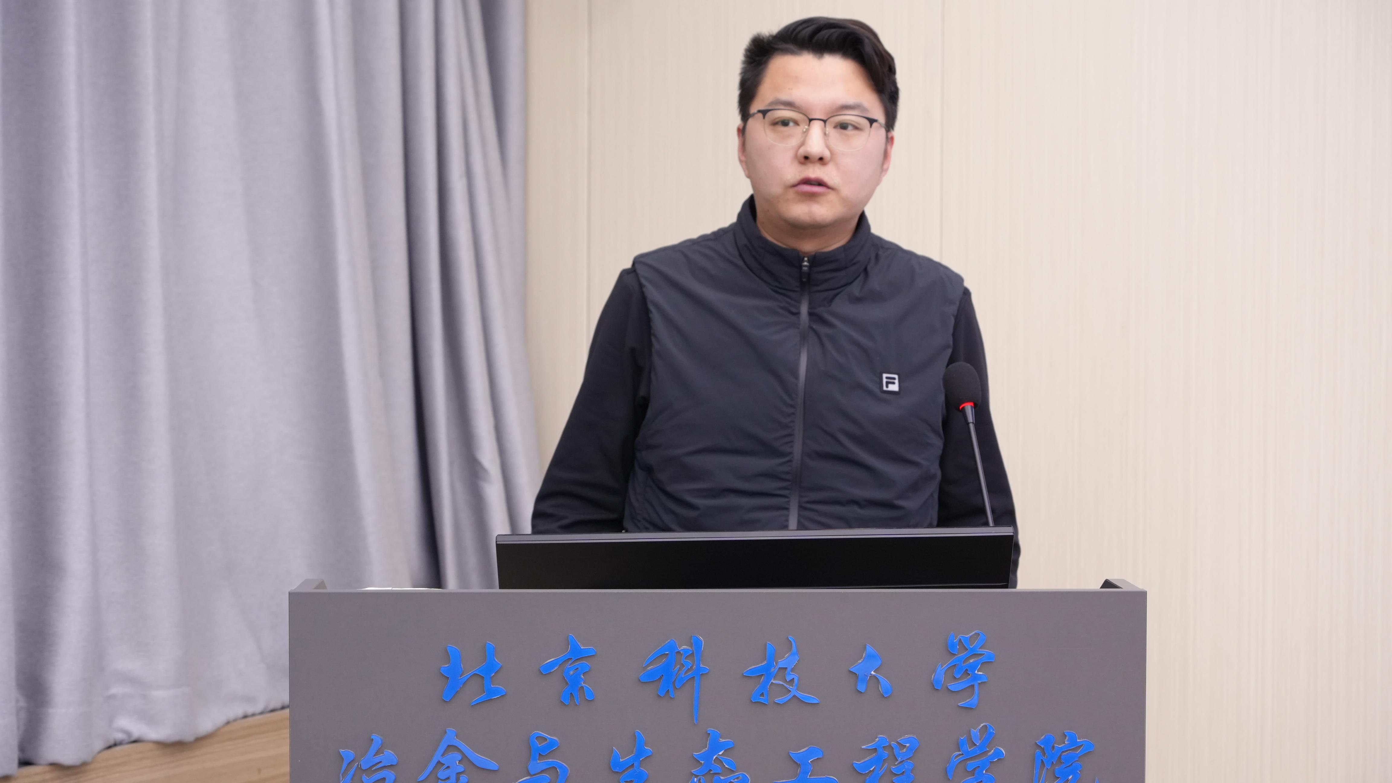 牛小萌老师 (1).jpg
